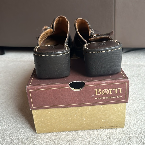 Brown Born Clogs - size 8 - Picture 4 of 9